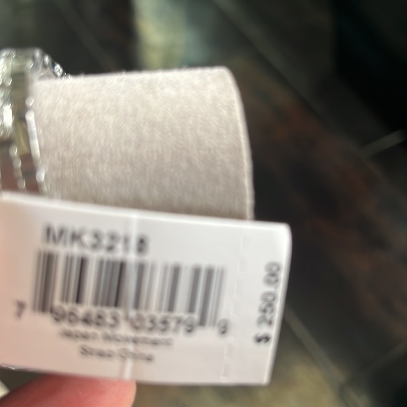 New Michael kors watch - Picture 2 of 5